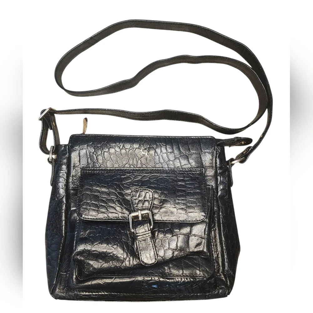 ASHWOOD genuine leather croc-embossed crossbody bag, black